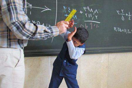 پرونده تنبیه بدنی دانش‌آموز شهرستان کارون به دادگستری ارجاع شد