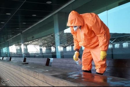 بچه‌‌ مسجدی‌ها برای ضدعفونی کردن منطقه محروم حصیرآباد اهواز پای کار آمدند