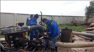 کمک رسانی شرکت آب غدیر در جهت رفع آبگرفتگی شهر اهواز