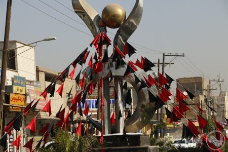 گزارش تصویری فضاسازی و سیاهپوش کردن سطح مناطق هشتگانه اهواز به مناسبت فرارسیدن ماه محرم