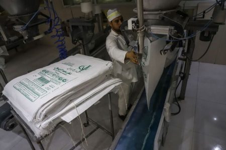 ورود تعزیرات حکومتی خوزستان برای حل مشکلات واحدهای تولیدی