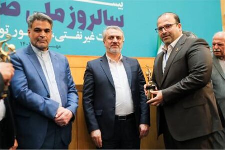 شرکت فولاد خوزستان به عنوان صادرکننده نمونه کشور انتخاب شد